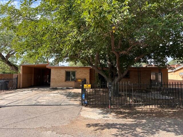 828 Ranchitos Road NW