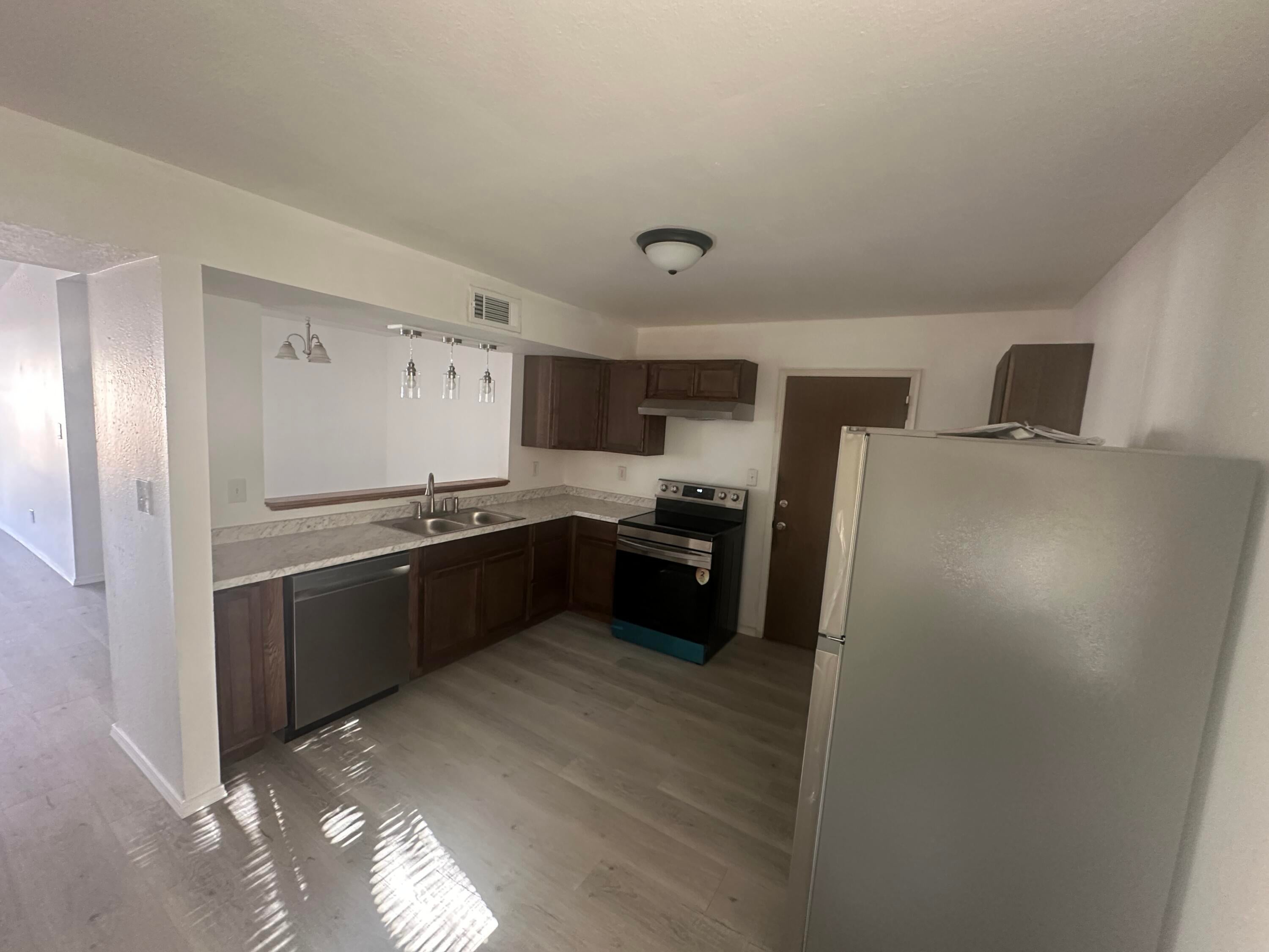 429 Victor Lane SE