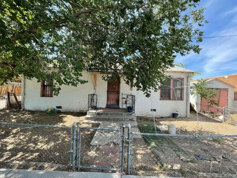 Homes For Sale - 712 Thaxton Avenue<br/> Albuquerque, NM 87102
