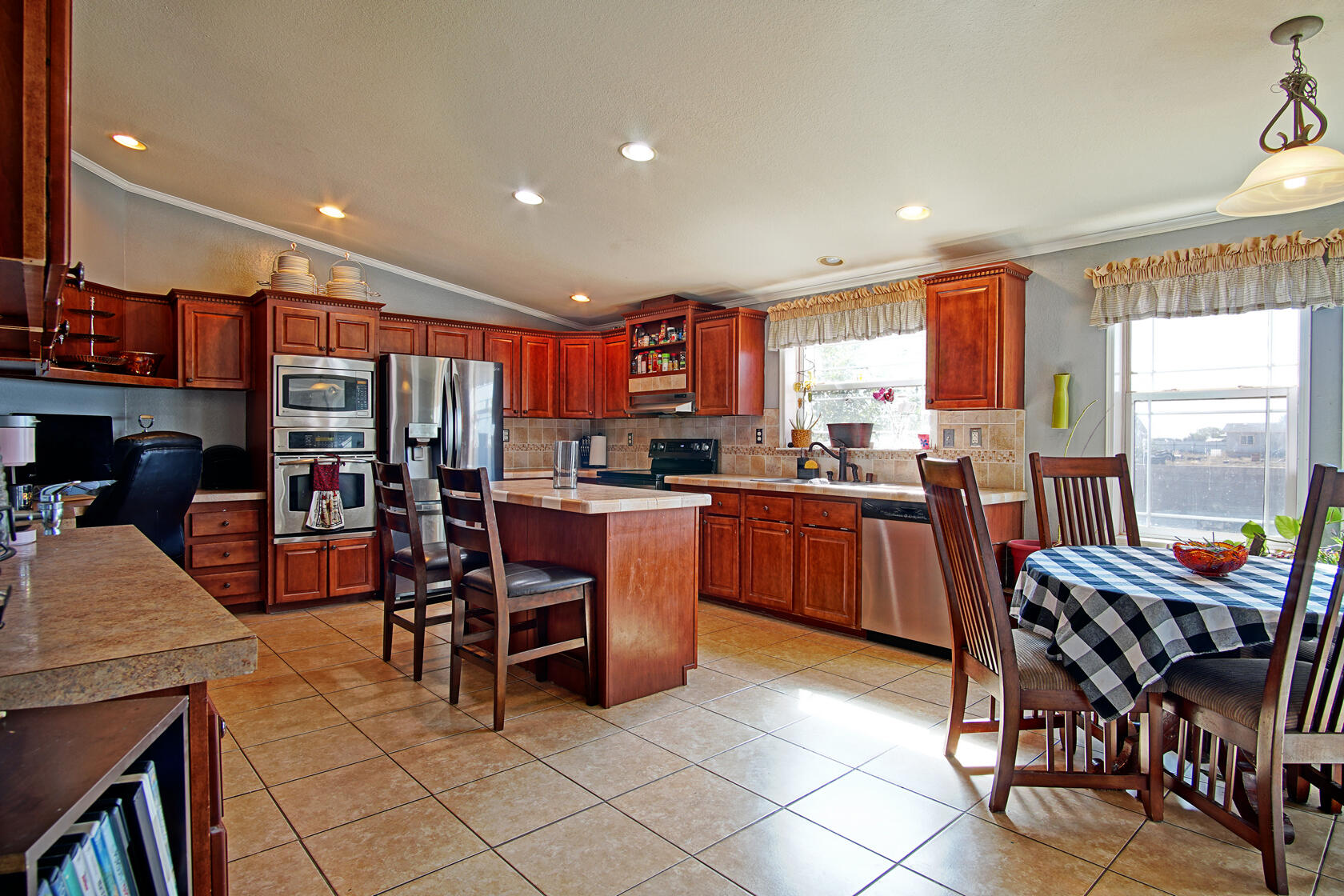 570 Meadowlake Road, Los Lunas, New Mexico image 11