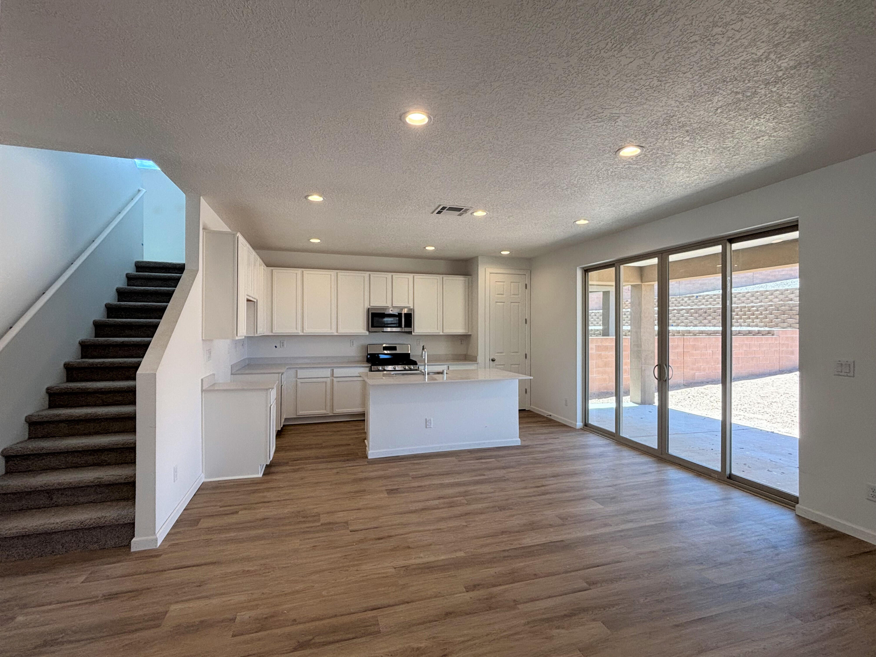 1349 Valle De Colores Street, Los Lunas, New Mexico image 2