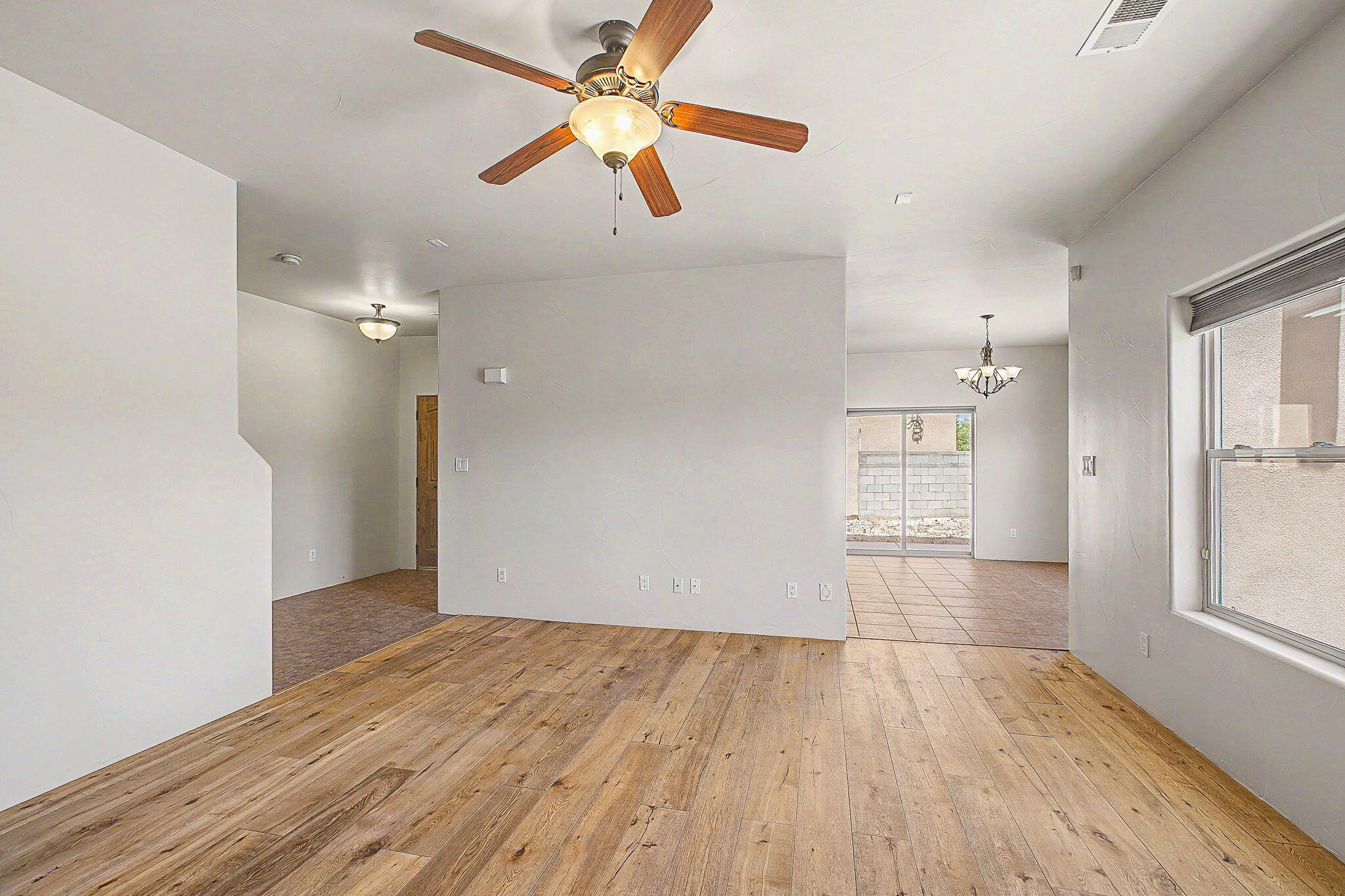 382 Coronado Lane NE
