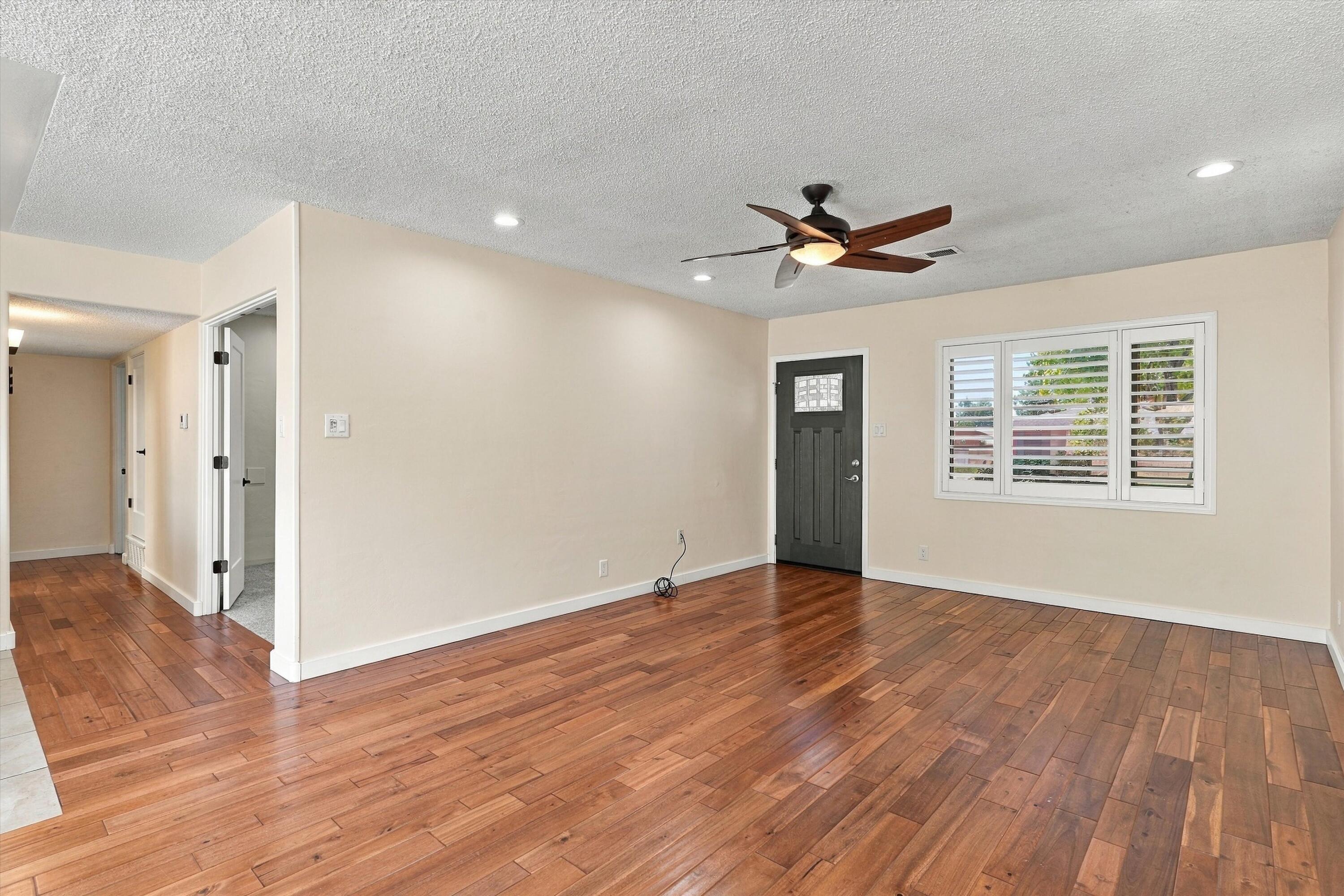 2102 Hendola Drive NE