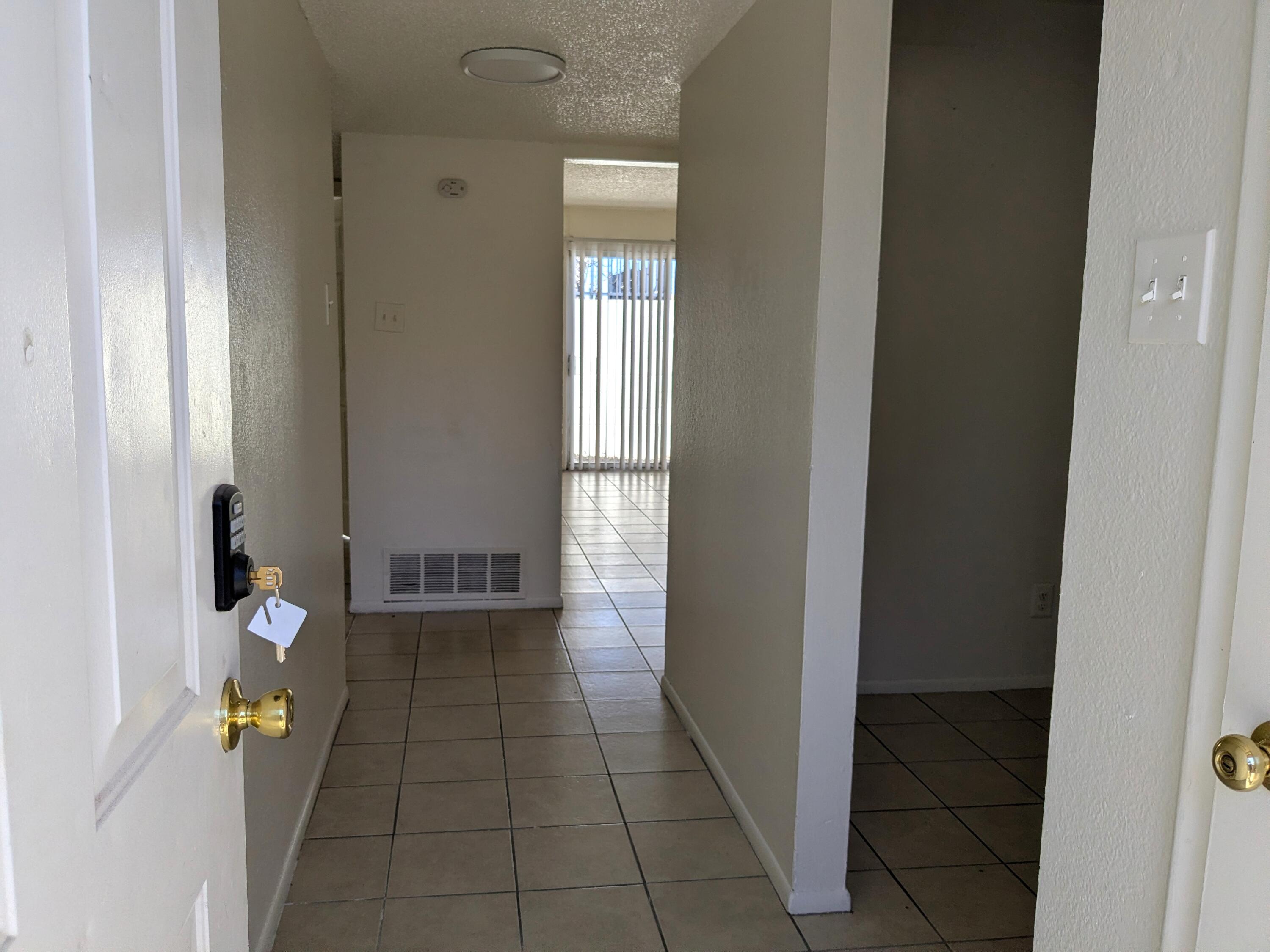 517 Palomas Drive SE