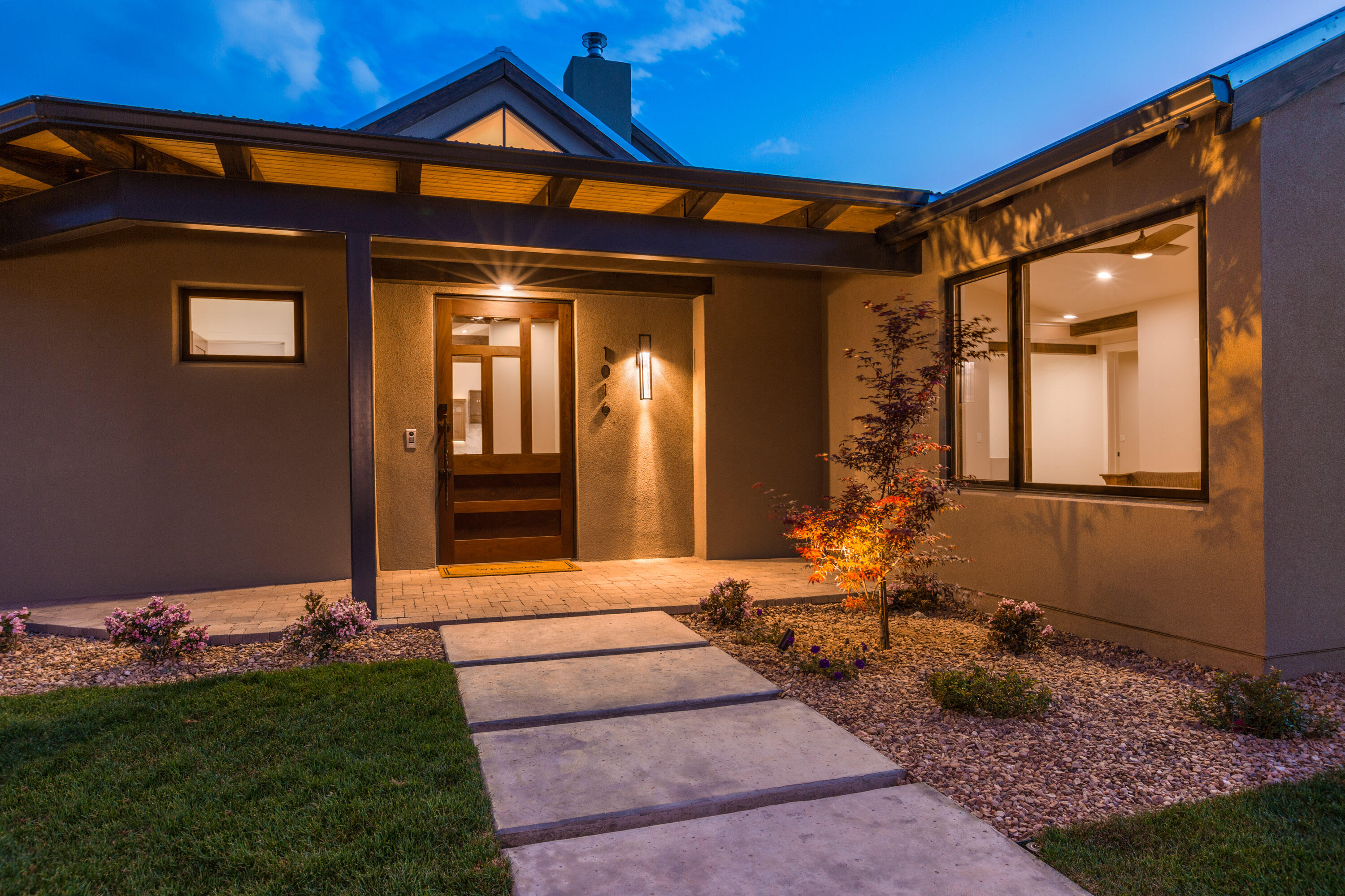 1016 GUADALUPE VILLA NW