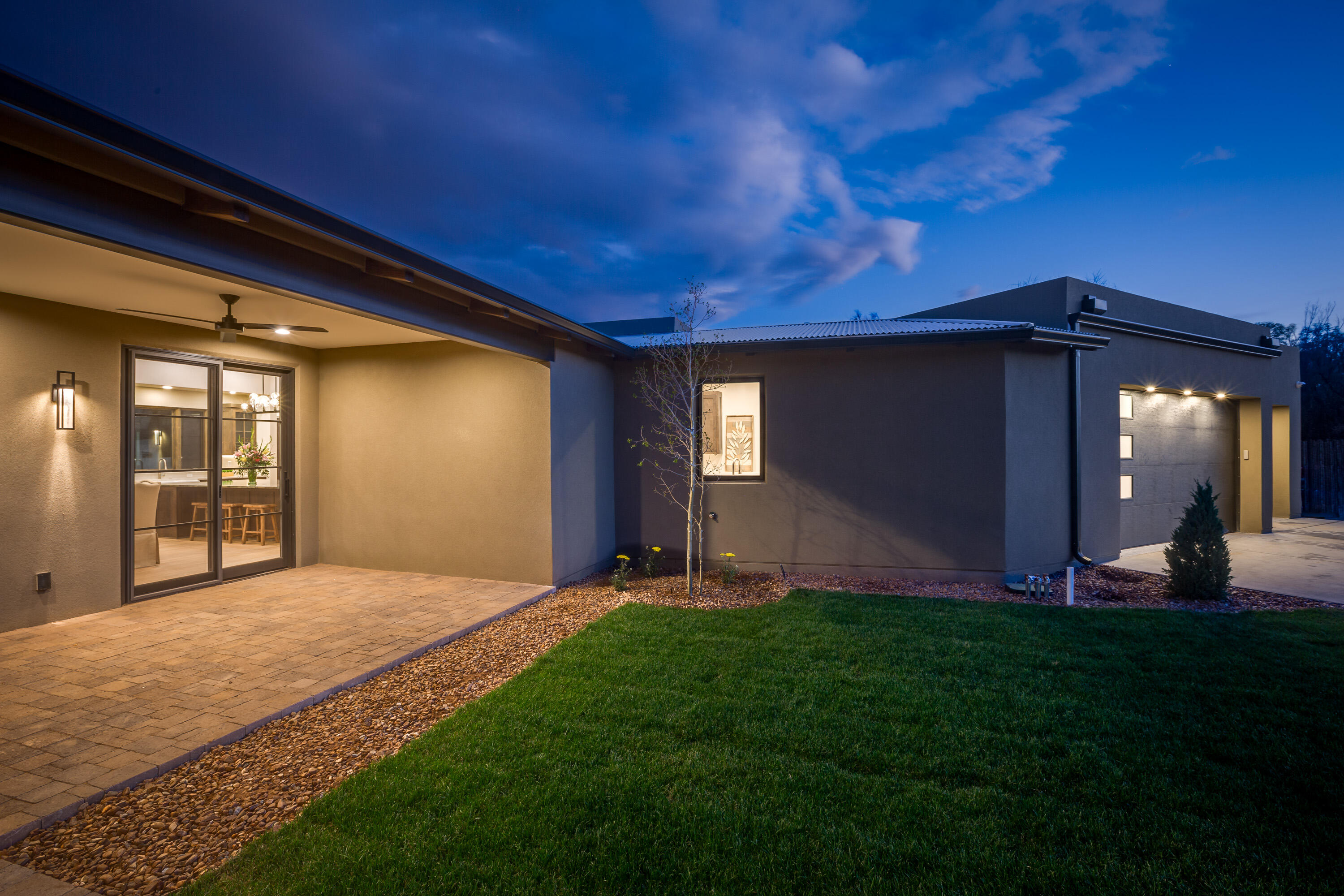 1016 GUADALUPE VILLA NW