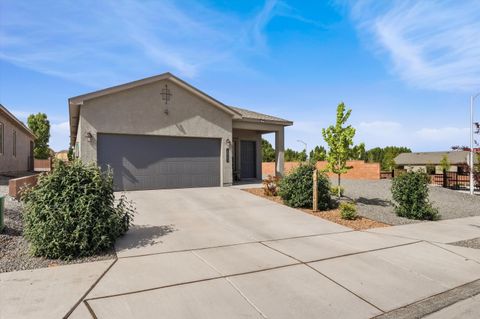 Photo of 10543 Valedon Lane SW, Albuquerque, NM 87121 (MLS # 1102362)