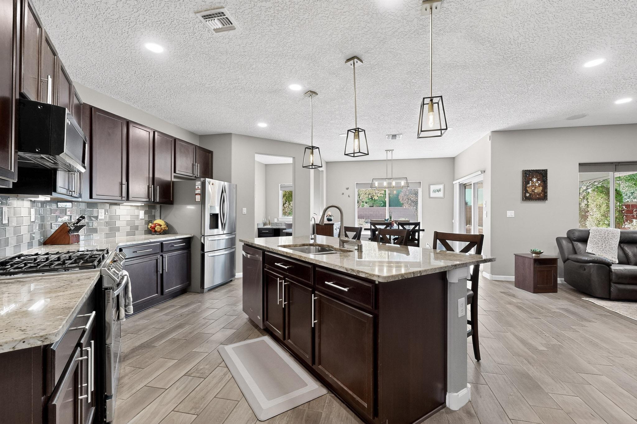 123 Las Medanales Court NE