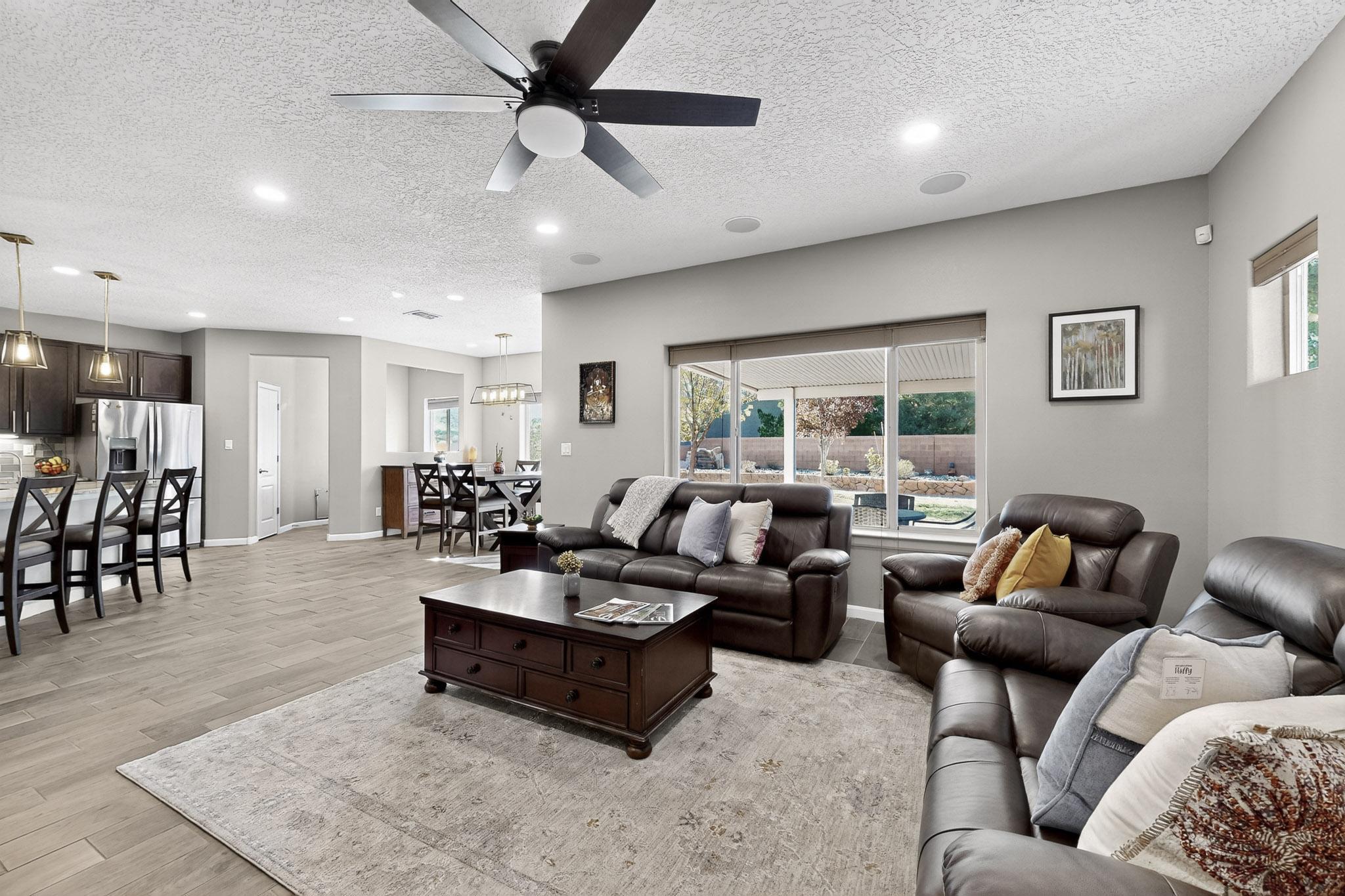 123 Las Medanales Court NE