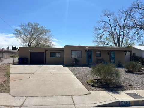 Photo of 5420 Mountain Road NE, Albuquerque, NM 87110 (MLS # 1100059)