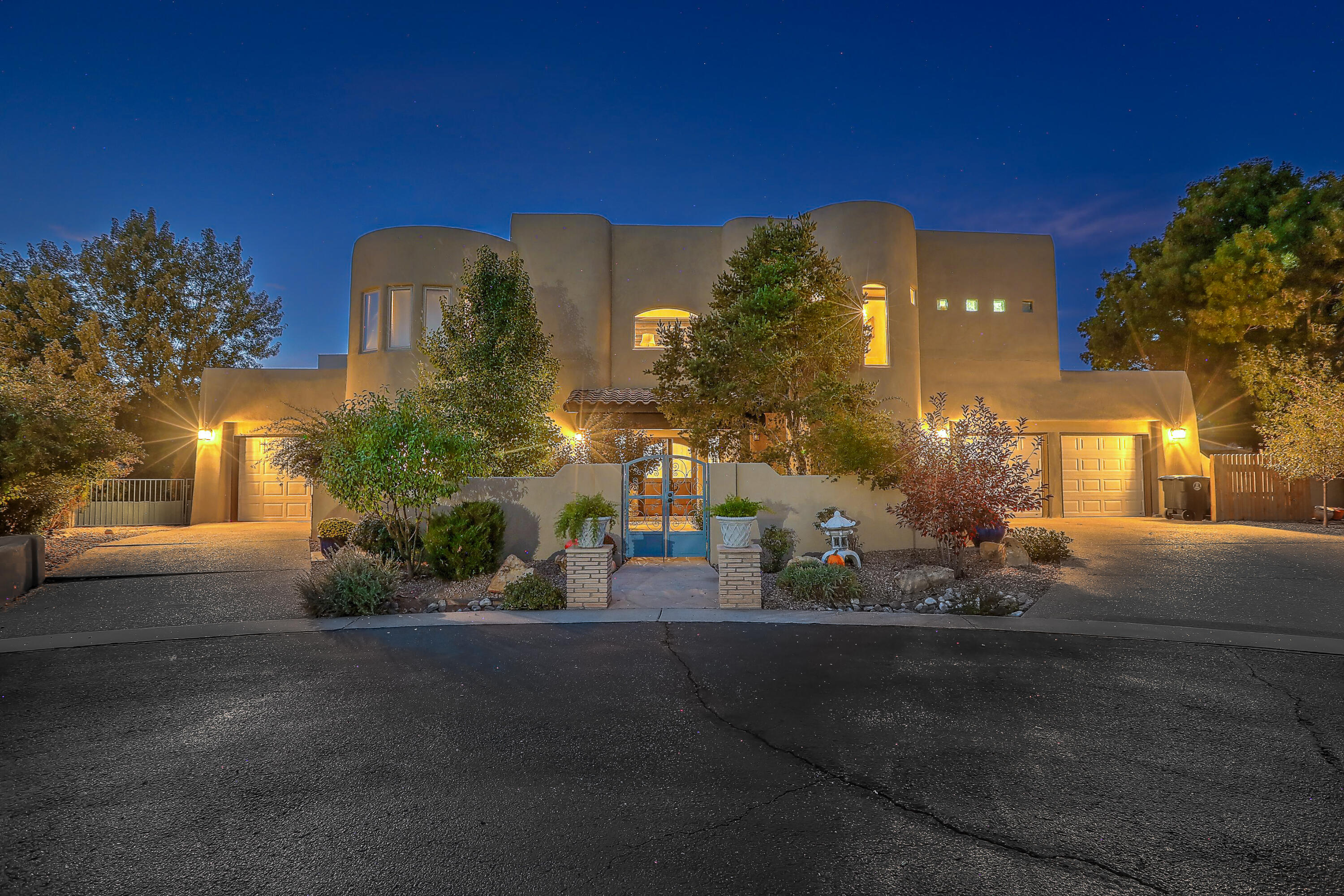 2705 Rincon Del Rio Court, Albuquerque, New Mexico image 2