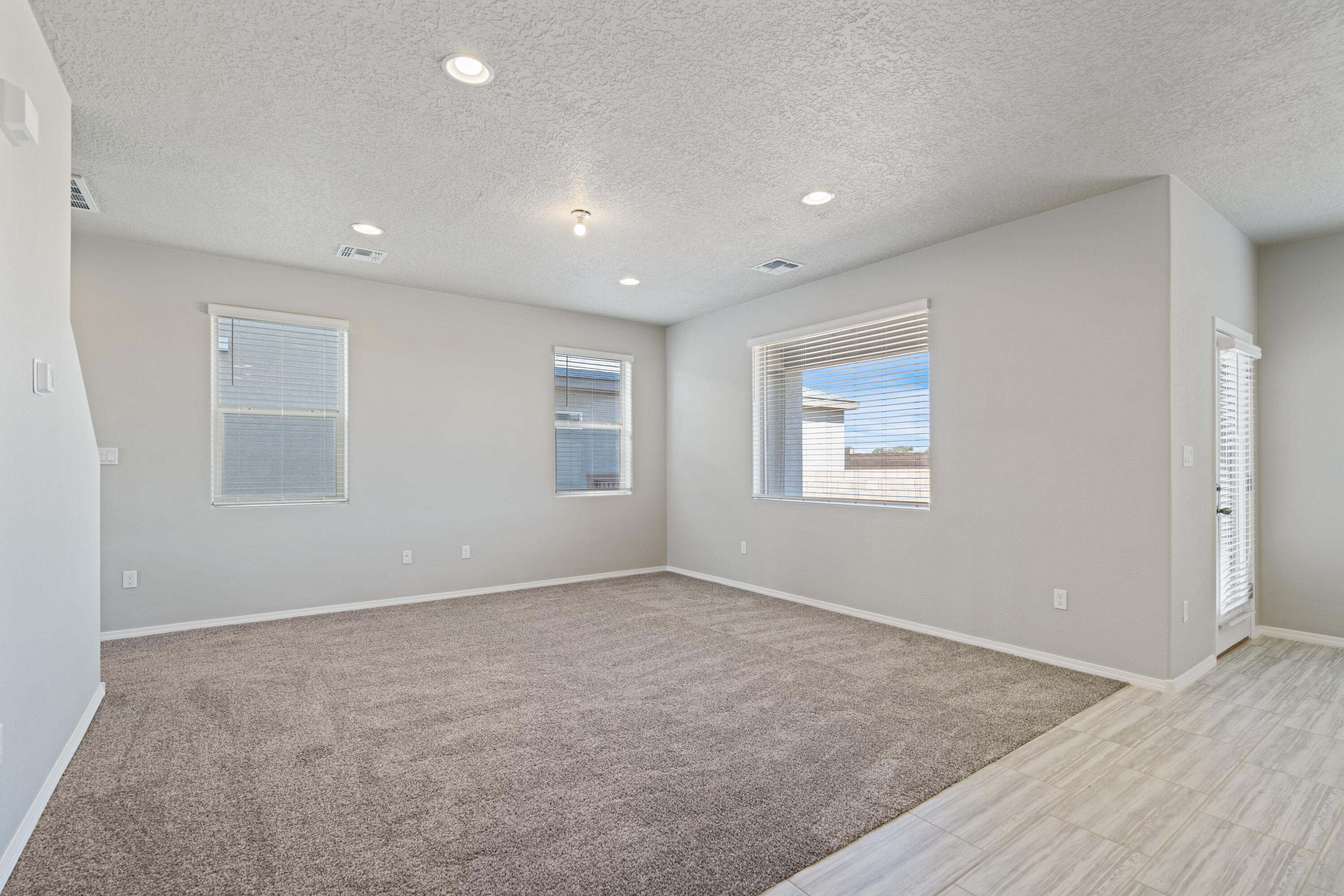 2401 Eglisfield Loop NE