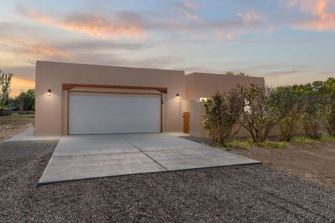 Photo of 810 Paseo Del Rio Place SW, Albuquerque, NM 87105 (MLS # 1093592)