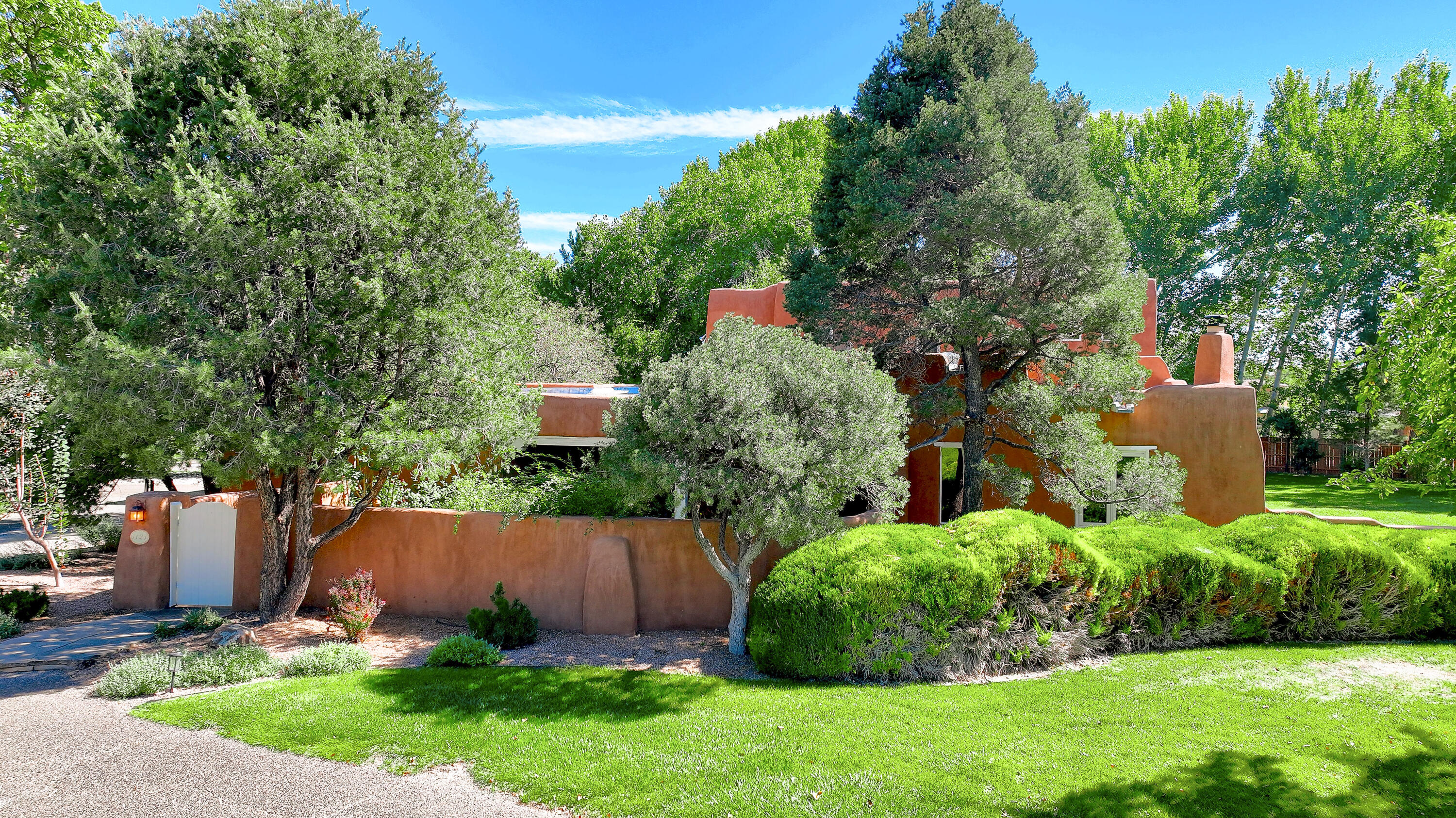 1121 Salamanca Street, Los Ranchos, New Mexico image 1