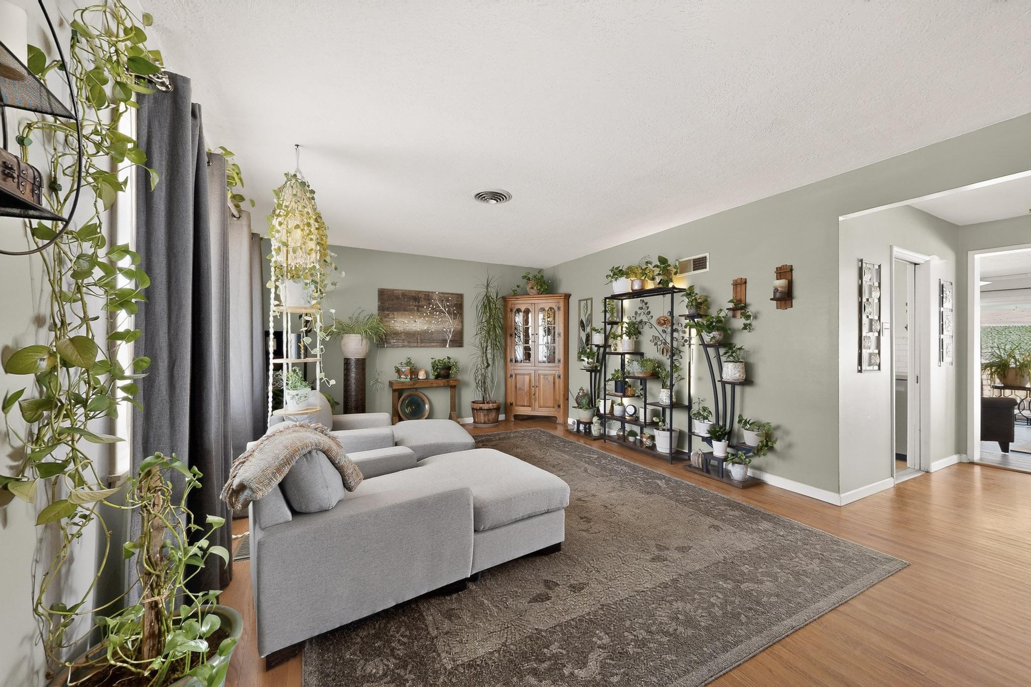 6105 Bellamah Avenue NE