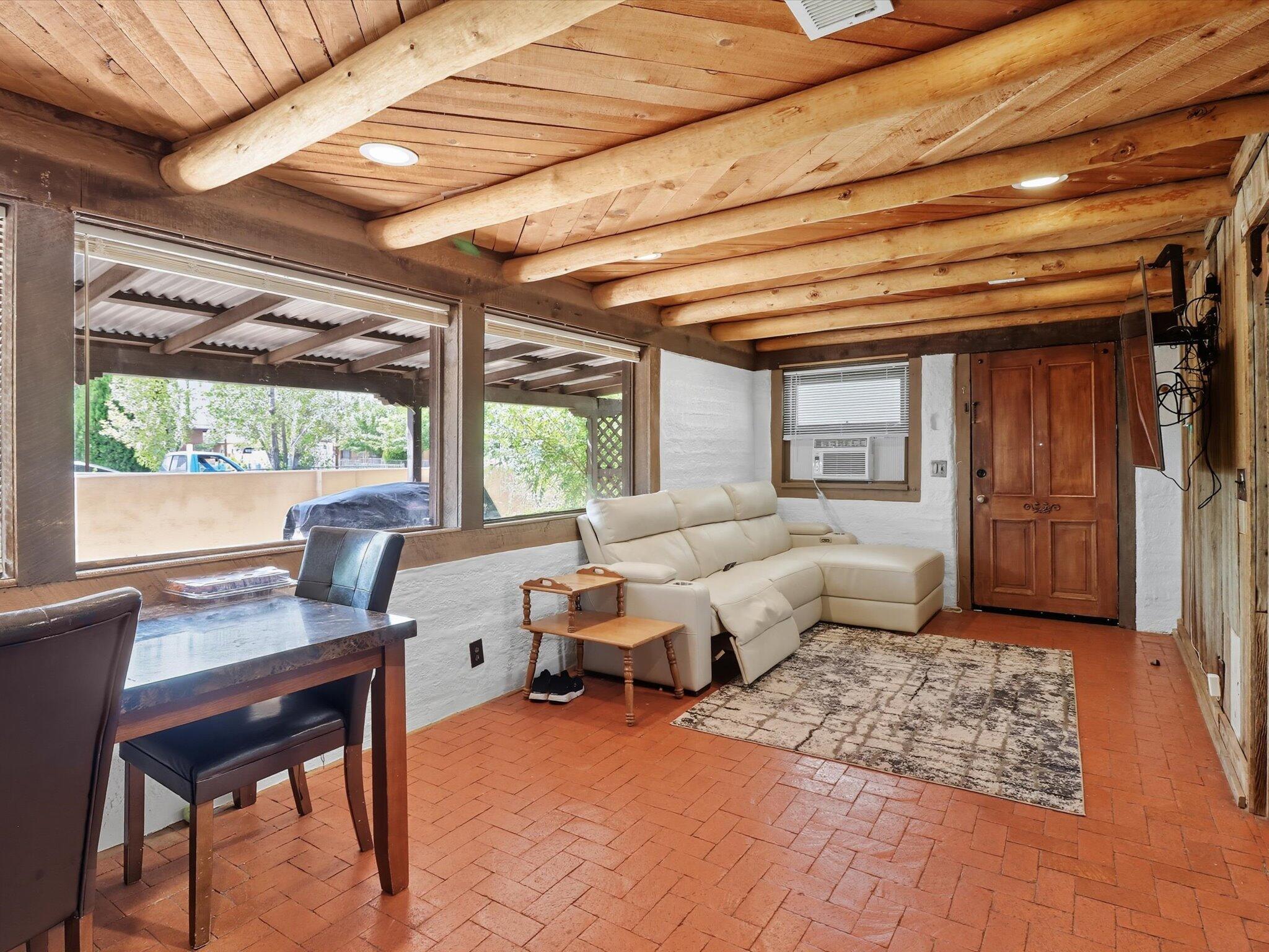 1174 Calle San Lorenzo