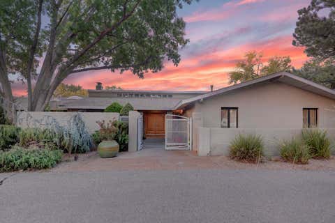 Photo of 1116 Salamanca Street NW, Los Ranchos, NM 87107 (MLS # 1101813)