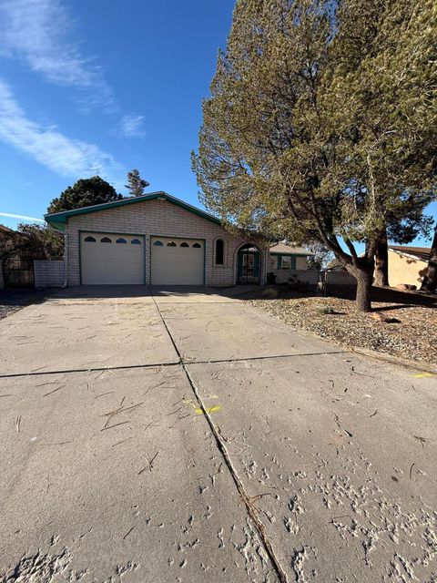 Photo of 6424 Cathy Avenue NE, Albuquerque, NM 87109 (MLS # 1096433)