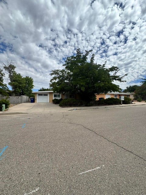 Photo of 6021 Lejano Avenue NE, Albuquerque, NM 87109 (MLS # 1109737)