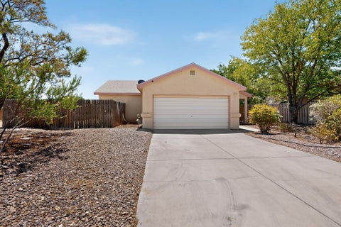 Homes For Sale - 18 Timothy Court<br/> Los Lunas, NM 87031