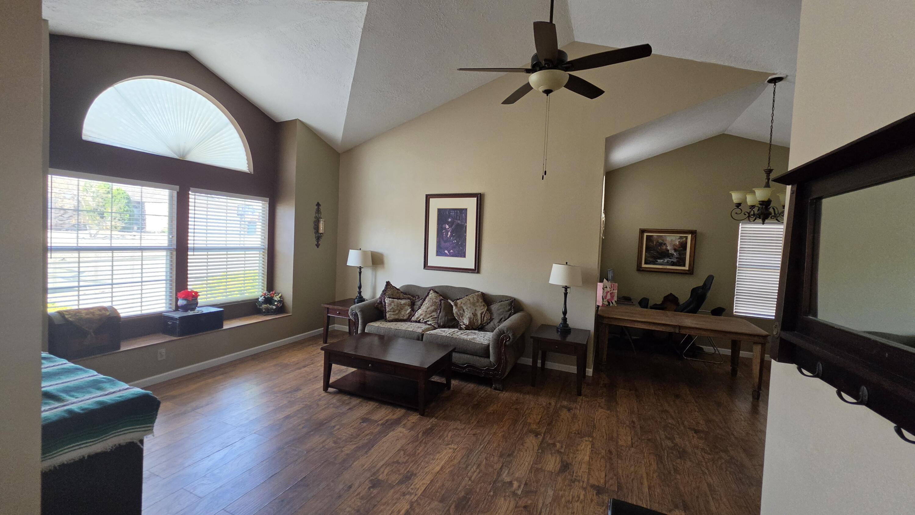 2548 Twin Buttes Drive NE