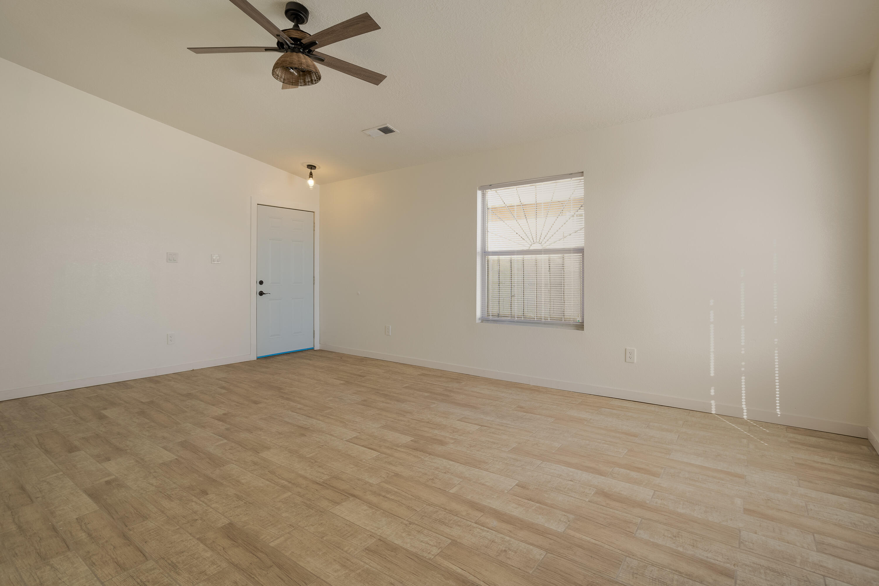 2024 Desert Breeze Drive, Albuquerque, New Mexico image 4