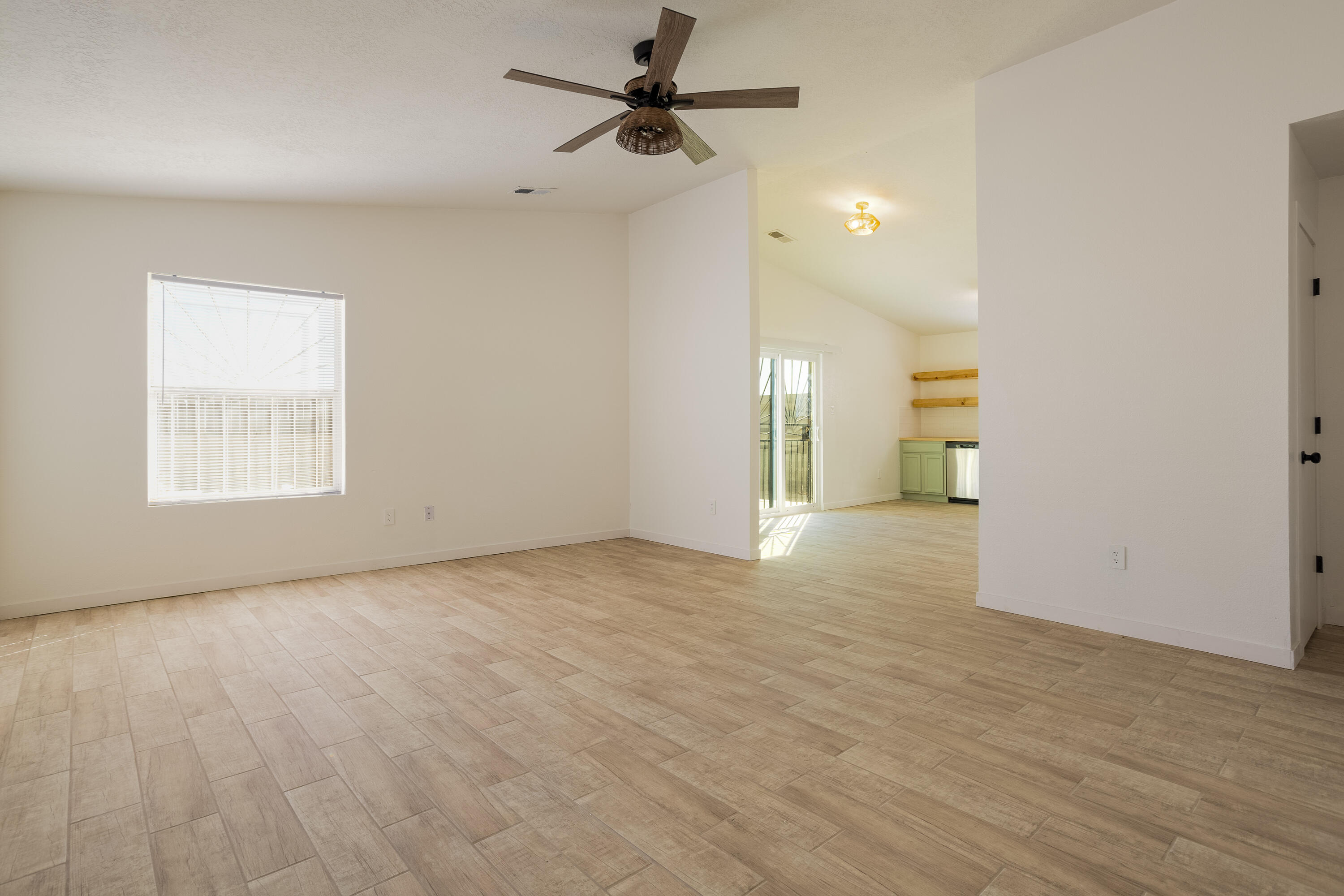 2024 Desert Breeze Drive, Albuquerque, New Mexico image 2