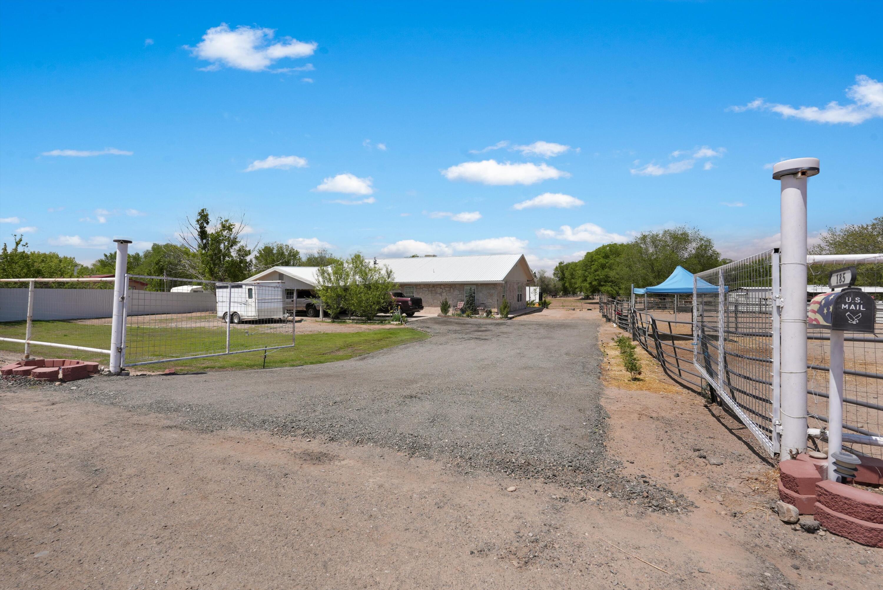 185 La Entrada Road, Los Lunas, New Mexico image 2
