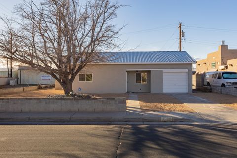 Photo of 901 Ortiz Drive NE, Albuquerque, NM 87108 (MLS # 1096033)