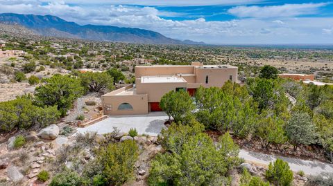 Photo of 203 Spring Creek Drive NE, Albuquerque, NM 87122 (MLS # 1102041)
