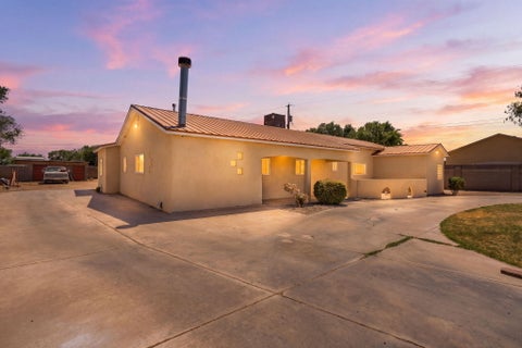 Homes For Sale - 2842 La Fonda Drive<br/> Bernalillo County, Albuquerque, NM 87105