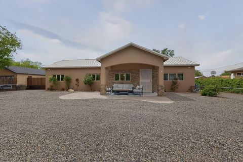 330 Schulte Road NW Los Ranchos NM 87107