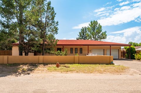 Photo of 710 W IVERNESS Avenue, Estancia, NM 87016 (MLS # 1091834)