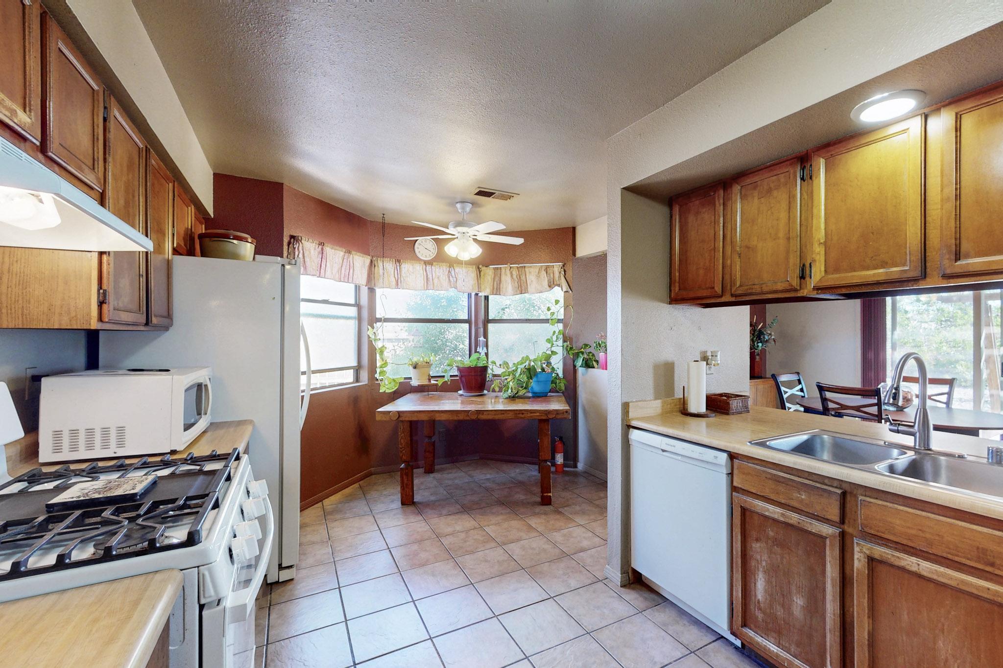 2004 Western Hills Drive, Rio Rancho, New Mexico image 3