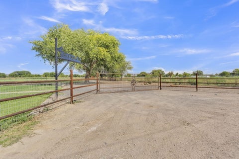 Homes For Sale - 26 Weaver Road<br/> Valencia County, Peralta, NM 87042