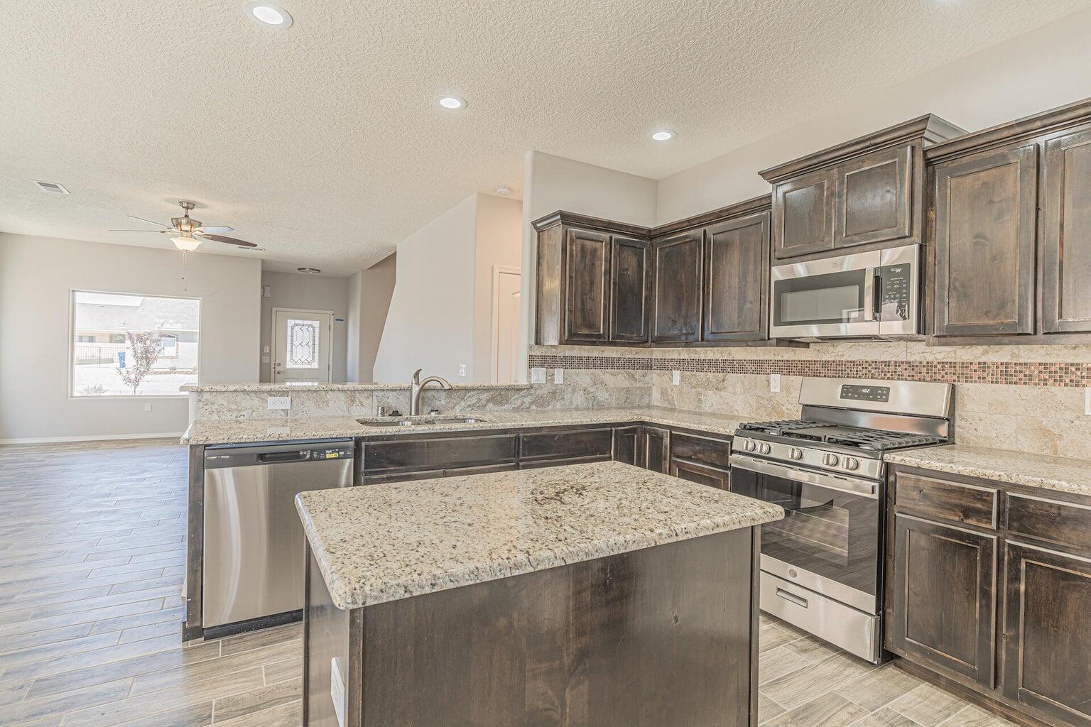 970 Firewheel Loop, Los Lunas, New Mexico image 4