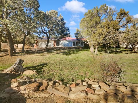 Photo of 143 Sangre De Cristo Cir, Cedar Crest, NM 87008 (MLS # 1094607)