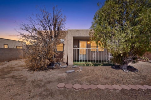 Homes For Sale - 823 Headingly Avenue<br/> Albuquerque, NM 87107