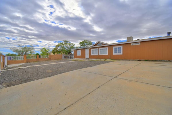 3012 DON LUCIANO RD SW, ALBUQUERQUE, NM 87121 - Image ba8fc533269a2ce57782309cf28c2d87/4033182418