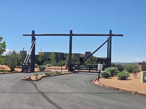 Photo of 18 Via De Las Yeguas, Santa Fe, NM 87506 (MLS # 1102016)