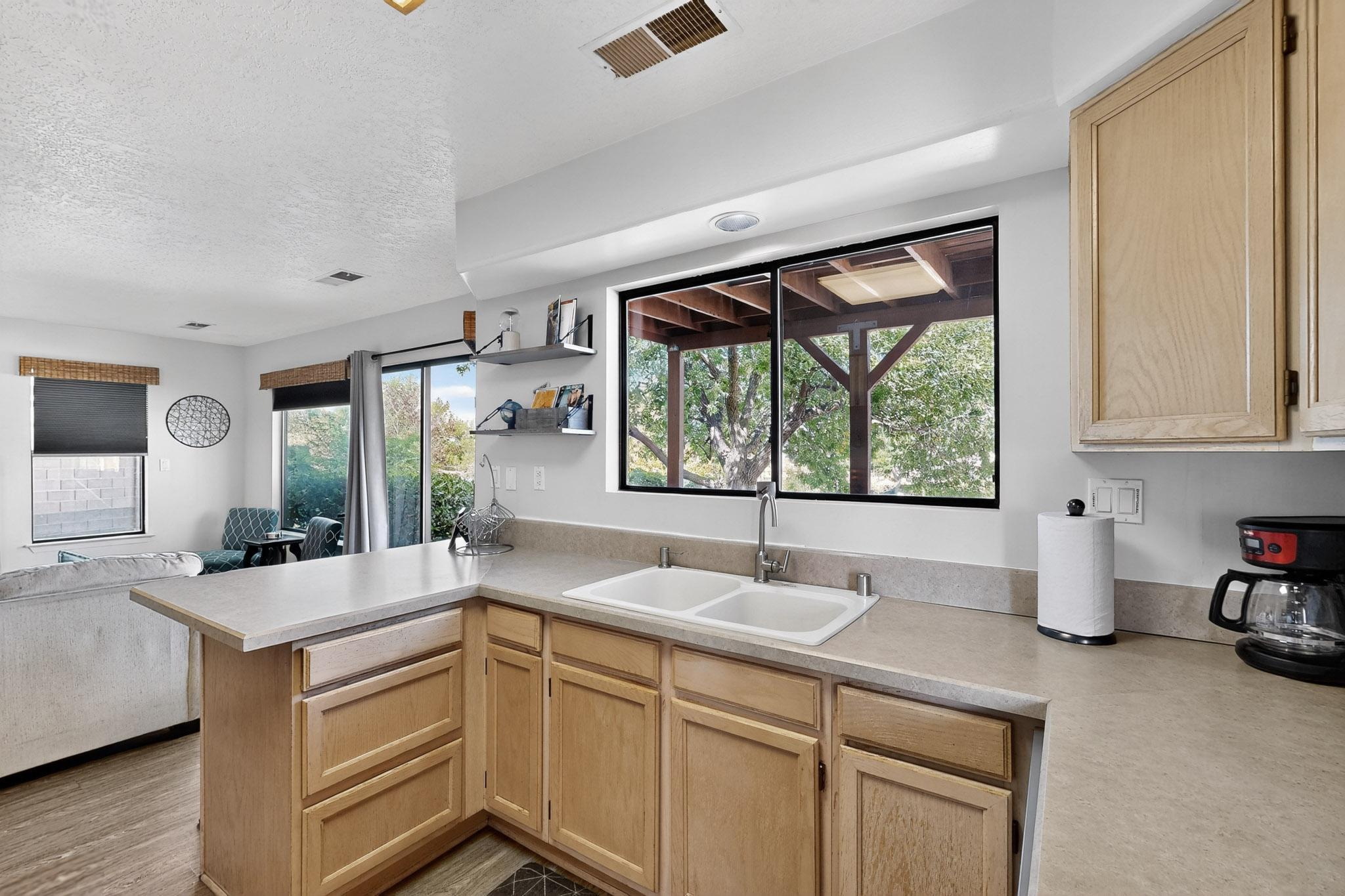 7809 OAKLAND Avenue NE