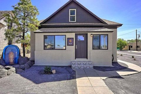 Photo of 824 Arno Street SE, Albuquerque, NM 87102 (MLS # 1103801)
