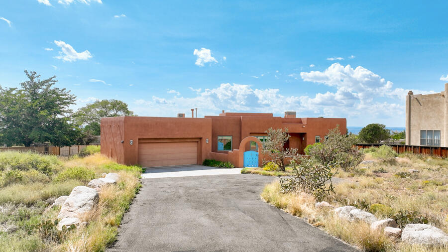 908 Tramway Lane, Albuquerque, New Mexico image 1