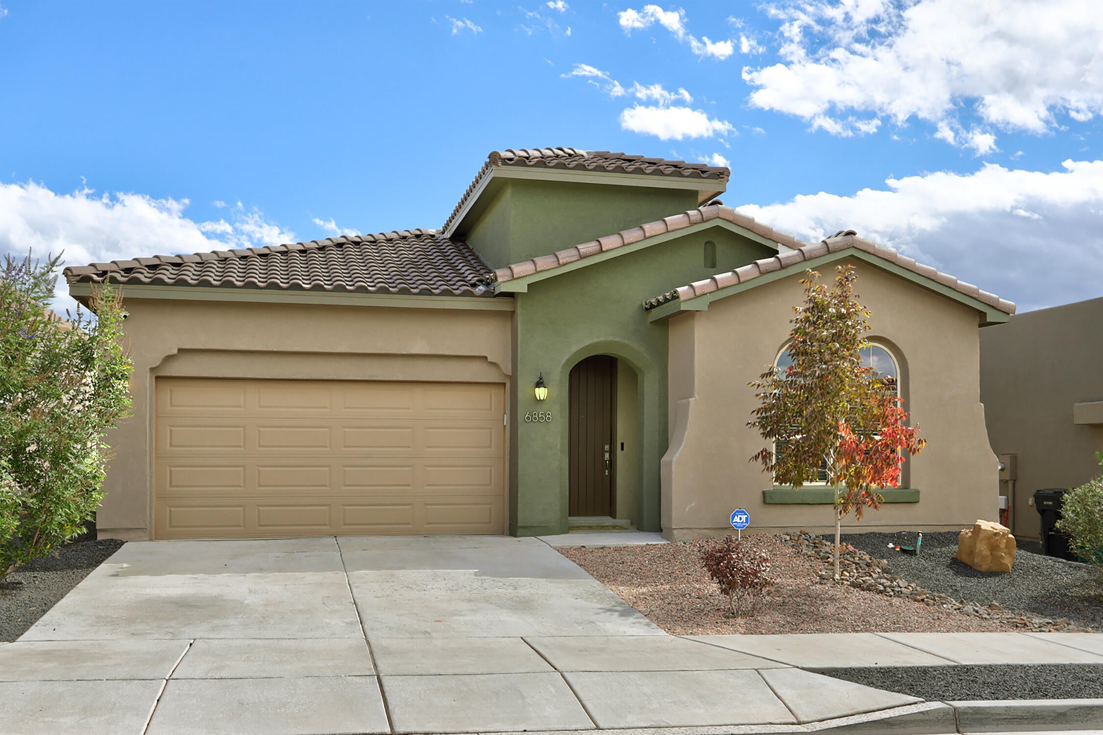 6858 Cleary Loop NE