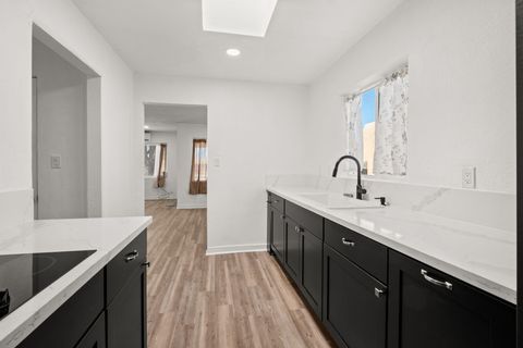 Photo of 528 Cagua Drive SE, Albuquerque, NM 87108 (MLS # 1095539)