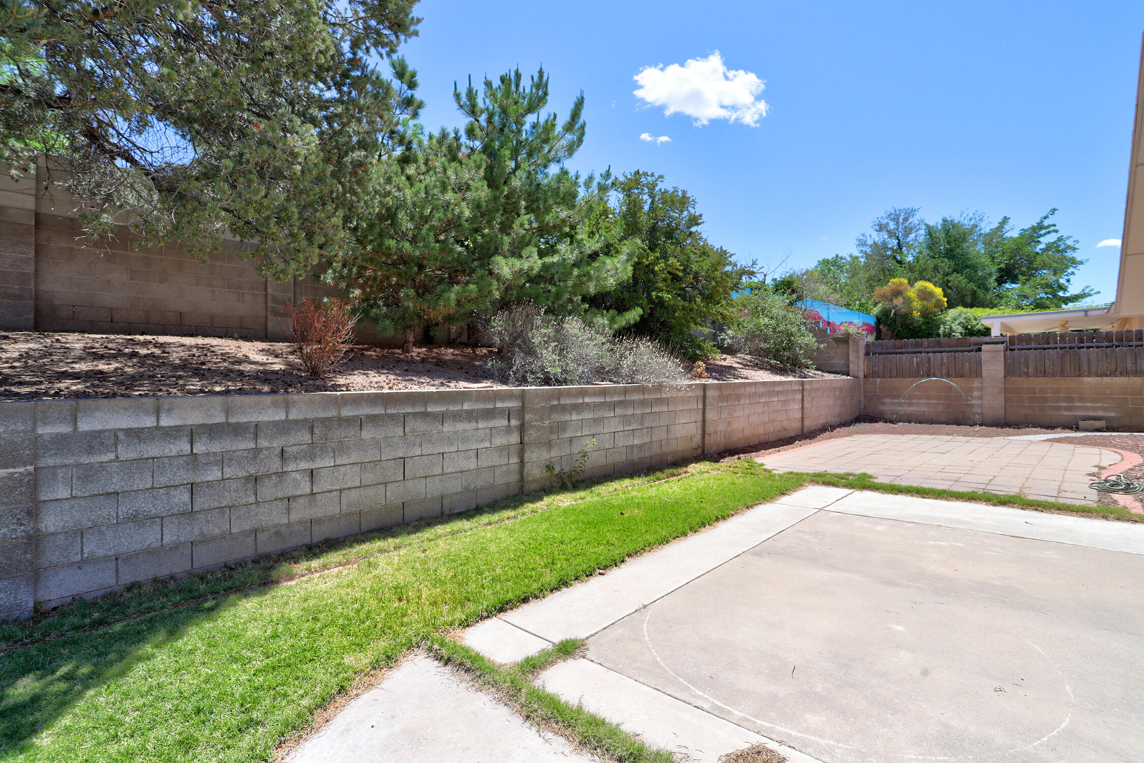 5408 Camino Montano NE