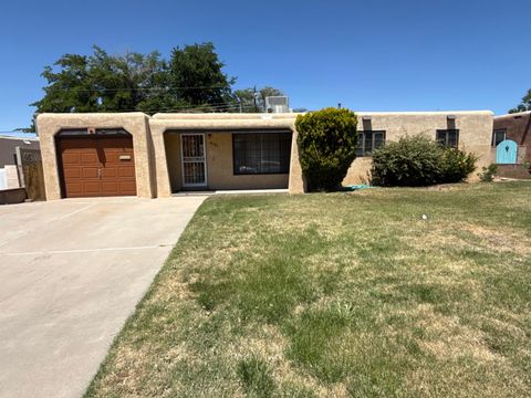 Photo of 8101 Aspen Avenue NE, Albuquerque, NM 87110 (MLS # 1103265)