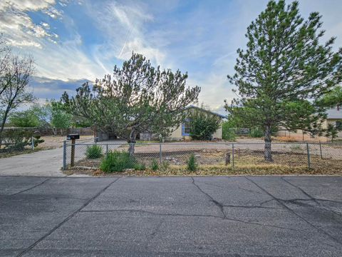 Photo of 4631 Sun Valley Drive SW, Albuquerque, NM 87105 (MLS # 1101404)