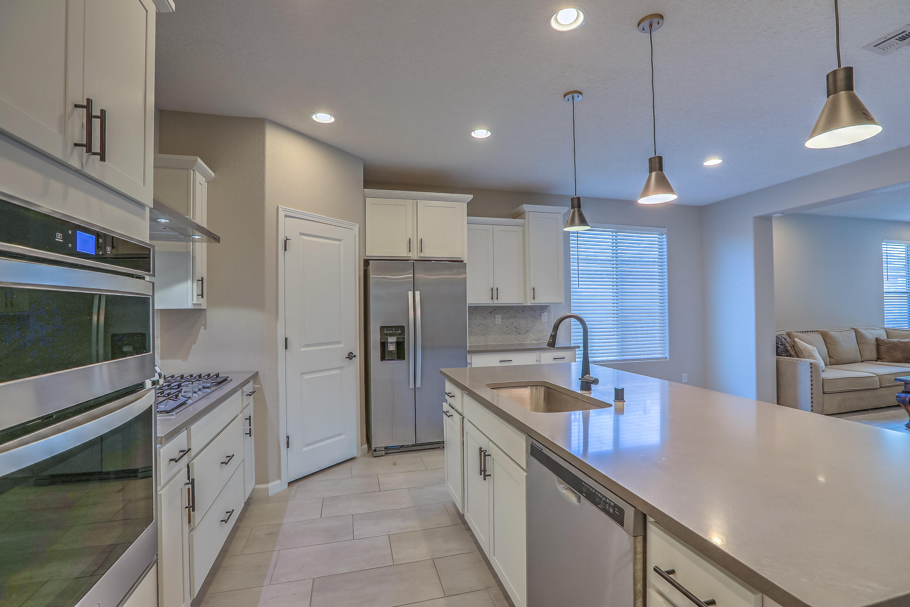 2912 KINGS CANYON Loop NE