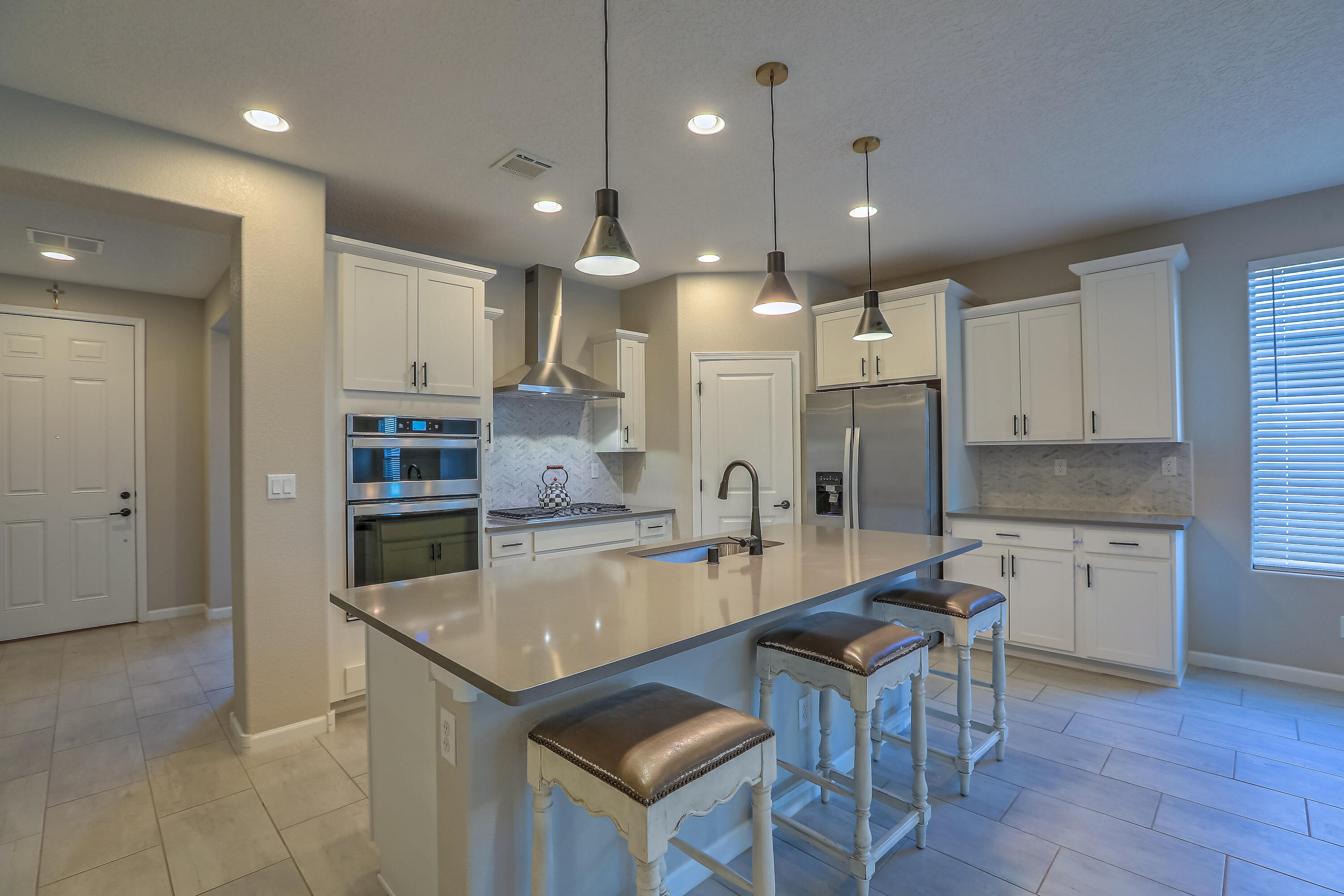 2912 KINGS CANYON Loop NE